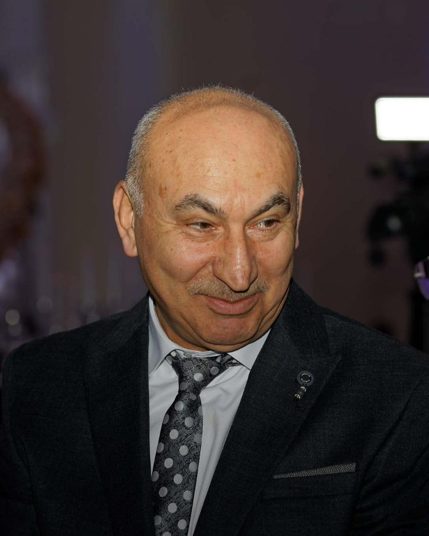 Burhan Küçükbıçakçı, Founder